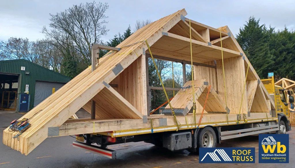Lorry with roof truss on back